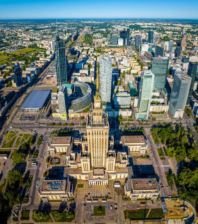 Téléchargez les photos : Vue aérienne du centre-ville de Varsovie en été, Pologne, Europe - en image libre de droit