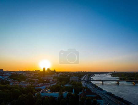 Téléchargez les photos : Vue aérienne du centre-ville de Varsovie en été, Pologne, Europe - en image libre de droit