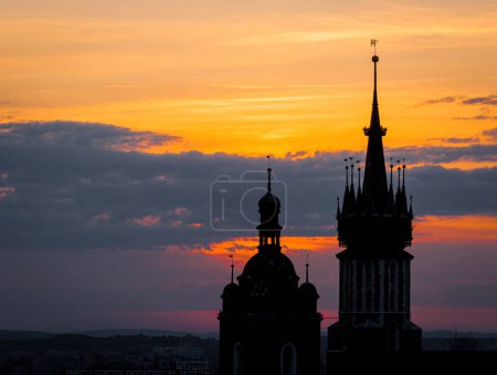 Téléchargez les photos : Vue aérienne de Cracovie, une ville du sud de la Pologne sur la Vistule en Petite-Pologne Voïvodie, Europe à Cracovie au coucher du soleil, Pologne - en image libre de droit