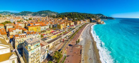Foto de Vista aérea de Niza, Niza, la capital del departamento de Alpes Marítimos en la Riviera Francesa - Imagen libre de derechos
