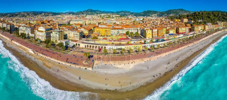 Téléchargez les photos : Vue aérienne de Nice, la capitale du département des Alpes-Maritimes sur la Côte d'Azur - en image libre de droit