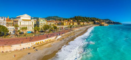 Foto de Vista aérea de Niza, Niza, la capital del departamento de Alpes Marítimos en la Riviera Francesa - Imagen libre de derechos