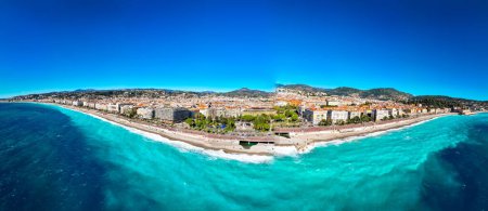 Téléchargez les photos : Vue aérienne de Nice, la capitale du département des Alpes-Maritimes sur la Côte d'Azur - en image libre de droit