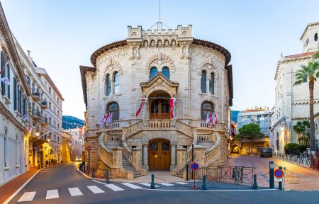 Foto de Vista del atardecer de la ciudad vieja de Mónaco, una ciudad-estado soberana en la Riviera francesa, en Europa occidental, en el mar Mediterráneo - Imagen libre de derechos