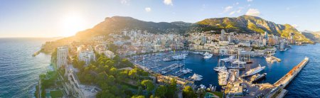 Foto de Vista del atardecer de Mónaco, una ciudad-estado soberana en la Riviera francesa, en Europa occidental, en el mar Mediterráneo - Imagen libre de derechos