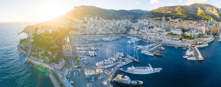 Téléchargez les photos : Coucher de soleil sur Monaco, cité-État souveraine sur la Côte d'Azur, en Europe occidentale, sur la mer Méditerranée - en image libre de droit