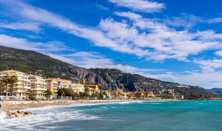 Foto de Vista de Menton, una ciudad en la Riviera Francesa en el sureste de Francia conocida por sus playas y el jardín del Serre de la Madone, Francia - Imagen libre de derechos