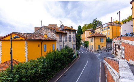 Téléchargez les photos : Vue de Grasse, une ville de la Côte d'Azur, connue pour sa parfumerie de longue date, la France - en image libre de droit