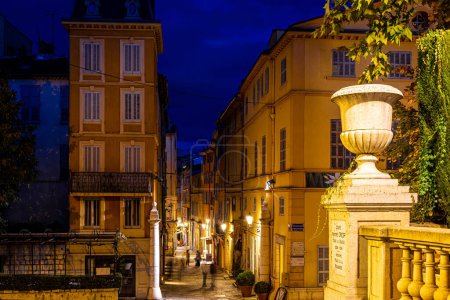 Foto de Vista de Grasse, una ciudad en la Riviera Francesa, conocida por su industria de perfumes de larga data, Francia - Imagen libre de derechos