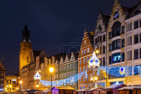 Téléchargez les photos : Vue de la place du marché de Wroclaw après le coucher du soleil, Pologne, UE - en image libre de droit
