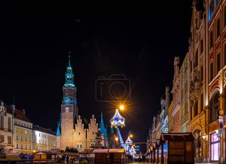 Téléchargez les photos : Vue de la place du marché de Wroclaw après le coucher du soleil, Pologne, UE - en image libre de droit