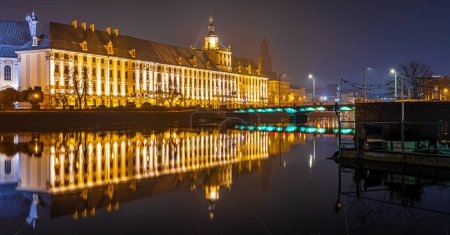 Téléchargez les photos : Vue de l'île de Tumski à Wroclaw dans la nuit, Pologne, UE - en image libre de droit