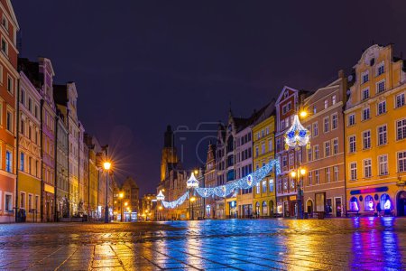 Téléchargez les photos : Vue de la place du marché de Wroclaw dans la nuit, Pologne, UE - en image libre de droit