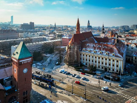 Téléchargez les photos : Vue aérienne de Wroclaw en hiver, Pologne, UE - en image libre de droit