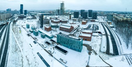 Téléchargez les photos : Vue aérienne de Katowice enneigée en hiver, Pologne, UE - en image libre de droit