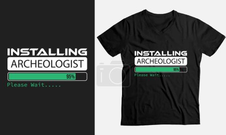 Téléchargez les illustrations : Installation Archéologue S'il vous plaît patienter, cadeau drôle T-shirt - en licence libre de droit