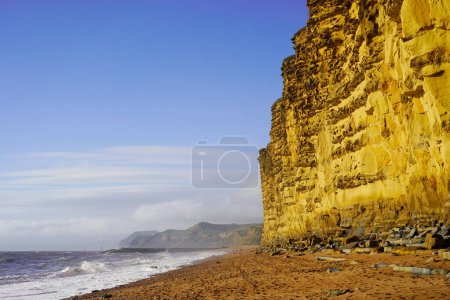 Téléchargez les photos : Falaises sur la plage de West Bay, Dorset, Angleterre - en image libre de droit