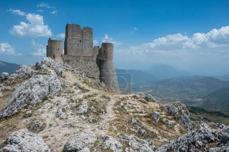 Foto de El hermoso castillo de Rocca Calascio y donde se filmó la película Ladyhawke - Imagen libre de derechos