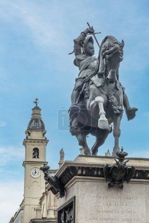 Téléchargez les photos : Turin, Italie - 05-06-2022 : Le monument d'Emanuele FIliberto à Turin - en image libre de droit