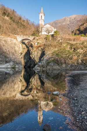 Foto de The beautiful ravine of Sant'Anna with the church reflected in the water of the river - Imagen libre de derechos