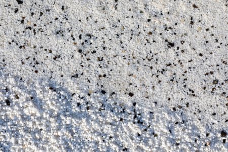 Téléchargez les photos : Le lac Salda est situé dans un cratère tectonique composé d'une structure calcaire appelée roches stromatoliques. Ces roches, également visibles à la surface de Mars, produisent du magnésium à la surface du lac.. - en image libre de droit