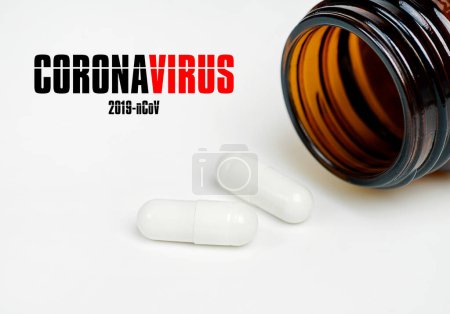 Téléchargez les photos : Concept de traitement du coronavirus avec covide - 19 pilules - en image libre de droit
