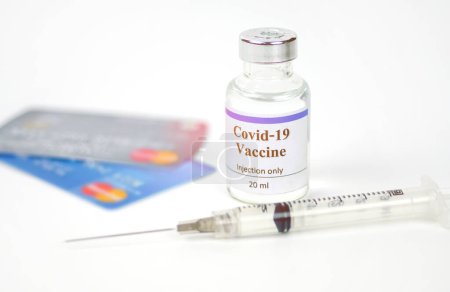 Téléchargez les photos : Vaccin contre le coronavirus Covid-19, immunisation et traitement à partir du concept d'équipement médical contre le coronavirus (Covid-19). Thérapie. - en image libre de droit
