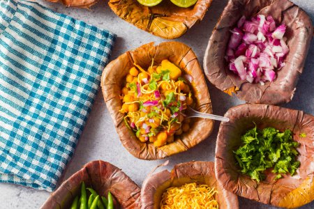 Selektiver Schwerpunkt des berühmten Bengaligerichts "Ghugni" aus Kichererbsen und Kartoffeln.