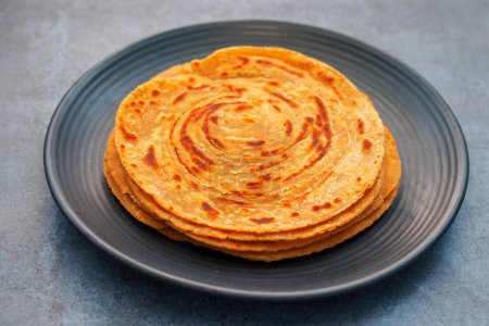 Foto de Pan plano frito indio popular "laccha Paratha". Hecho de harina de trigo. - Imagen libre de derechos