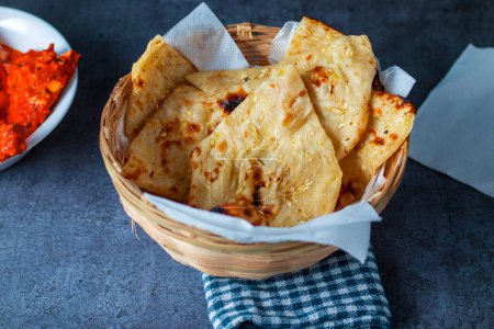 delicious Indian flat bread "Garlic Nun" made with flour and garlic.