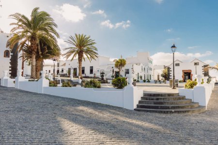 Foto de Teguise, Lanzarote, España - 04 de abril de 2023. La antigua arquitectura de la ciudad de Teguise. Iglesia de Nuestra Señora de Guadalupe en la isla de Lansthe - Imagen libre de derechos
