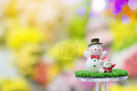 Téléchargez les photos : Snowman , Santa Claus and Christmas gift Signs of Christmas toy souvenir with colour of bokeh background. - en image libre de droit