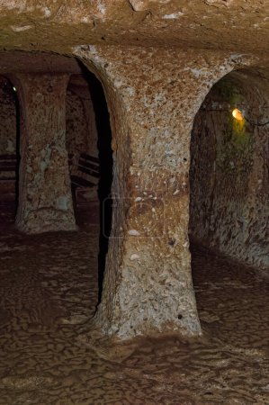 Téléchargez les photos : Une scène de la ville antique souterraine de Cappadoce, Turquie. - en image libre de droit