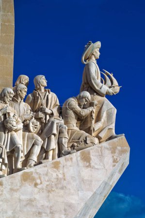 Foto de Lisboa, Portugal, 04 de enero de 2024: Detalles del Monumento a los Descubrimientos durante el día en Lisboa, Portugal. - Imagen libre de derechos