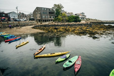 Téléchargez les photos : Kayaks à Rockport, Massachusetts, États-Unis - okt, 2022. Photo de haute qualité - en image libre de droit