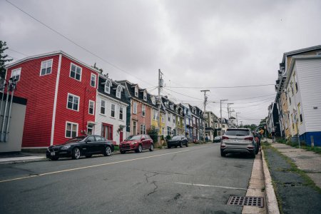 Foto de Casas coloridas en St. John 's, Terranova, Canadá - oct, 2022. Foto de alta calidad - Imagen libre de derechos