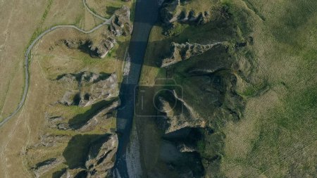 Téléchargez les photos : Collines verdoyantes et panoramas islandais. Fjadrargljufur canyon. Photo de haute qualité - en image libre de droit