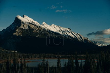 Mount Rundle Reflexión sobre Vermilion Lake, Banff, Canadian Rockies. Foto de alta calidad