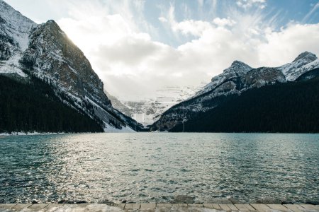 Lake Louise, Banff National Park, Alberta, Kanada. Dieser von Gletschern gespeiste See ist einer der prächtigsten und beliebtesten Seen in Alberta, Kanada.
