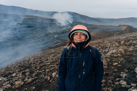 Foto de Fagradalsfjall, Islandia - junio de 2021: erupción del volcán cerca de Reikiavik, Islandia. Foto de alta calidad - Imagen libre de derechos
