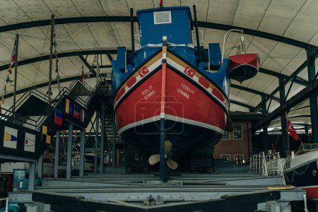 Téléchargez les photos : Old Boats from Rahmi M. Koc Museum 11-04-2018 Istanbul-Turquie - sep 2022. Photo de haute qualité - en image libre de droit