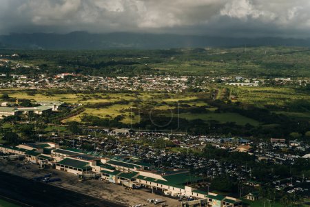 Lihue, Kauai Hawaii, États-Unis - sep 2022 Vue aérienne de la baie de Nawiliwili et de la plage de Kalpaki. Photo de haute qualité