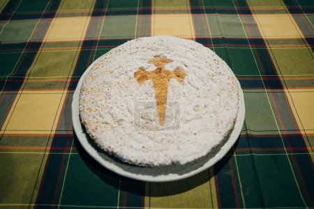 Famosos peregrinos tarta o tarta en el Camino de Santiago. Foto de alta calidad
