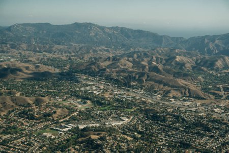 Téléchargez les photos : Aerial of suburban cul-de-sacs in the Stevenson Ranch community of Los Angeles County California. Photo de haute qualité - en image libre de droit