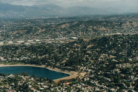 Luftaufnahme von Silver Lake Meadows, Los Angeles. Hochwertiges Foto