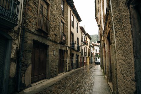 LEON, SPANIEN - Mai 2023 Überblick über Villafranca del Bierzo und seine Bauten. Hochwertiges Foto