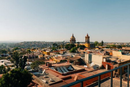 Téléchargez les photos : Dôme et vue arrière de La Parroquia dans la ville historique mexicaine de San Miguel de Allende. Photo de haute qualité - en image libre de droit
