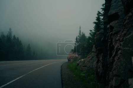 Trans Canada Highway entlang des Superior Lake Ostufers. Hochwertiges Foto