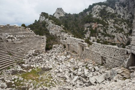 Bâtiment de gymnase et bains en ruine à Termessos. Ville ancienne en ruine dans la province d'Antalya, Turquie. Photo de haute qualité
