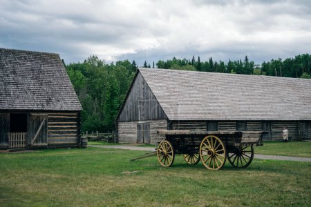 Innenräume in Fort William Historical Park, Aborigine-Dorf, Thunder Bay, Ontario, Kanada - Mai 2023. Hochwertiges Foto